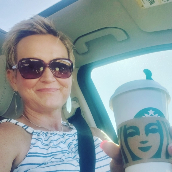 Meet your Posher, Melanie - Picture 1 of 1